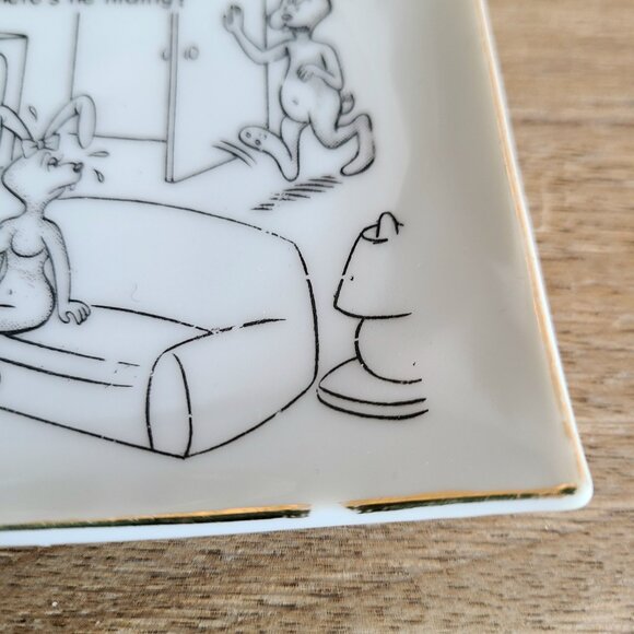 Hareraisers Novelty plate ashtray. Adult Rabbit Cartoon. - Picture 3 of 5